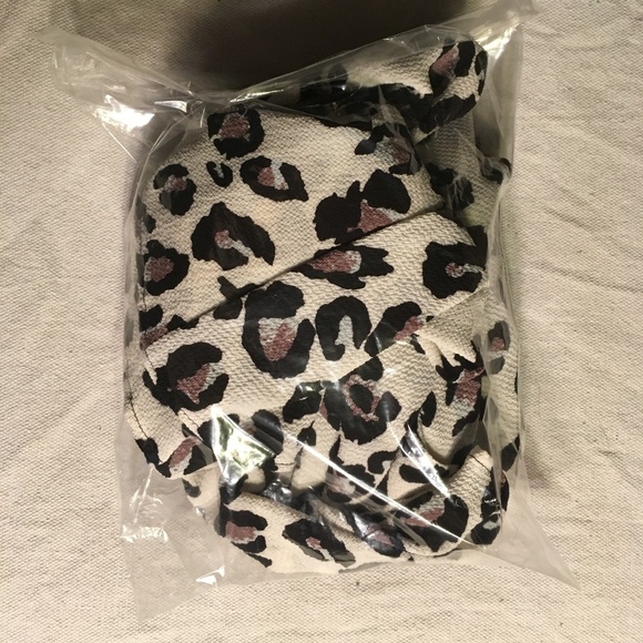 Riah Fashion Animal Print Keyhole-Back Tunic L - Picture 2 of 5